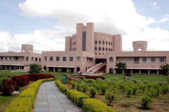 ISB ranks 40 among FT's top 100 global B-schools, only Indian institute on list