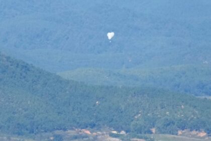 North Korean balloon dumps rubbish on South Korea’s presidential compound