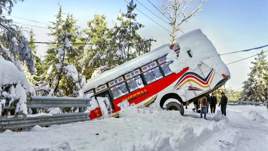 Cold wave sweeps North India: Kashmir engulfed in snow