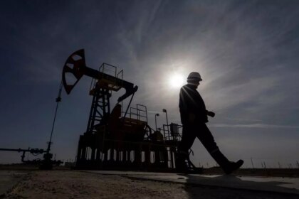 Crude oil futures rise after US avoids govt shutdown 