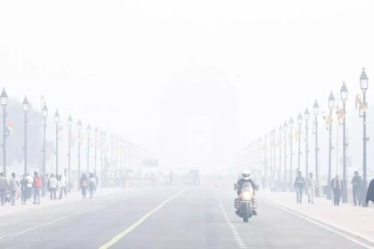 Delhi’s air quality index hovers a tad below ‘severe+’ category