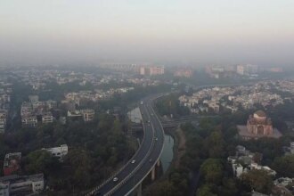 Delhi's air quality 'severe' at 442, temperature drops to 5 degrees Celsius