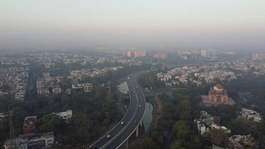 Delhi's air quality 'severe' at 442, temperature drops to 5 degrees Celsius