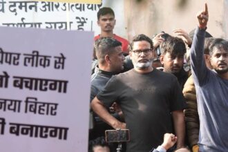 Patna, Bihar, India -Dec .29, 2024: Jan Suraj Party founder Prashant Kishore addressing BPSC candidates during their mass dharna for demanding re-exam in front of statue of Mahatma Gandhi at Gandhi Maidan in Patna, Bihar, India, Sunday,29, 2024.(Photo by Santosh Kumar/ Hindustan Times)