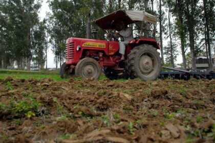 This test is designed to evaluate a tractor's ability to operate effectively in the wet and challenging conditions of paddy fields, ensuring their functionality is not compromized.