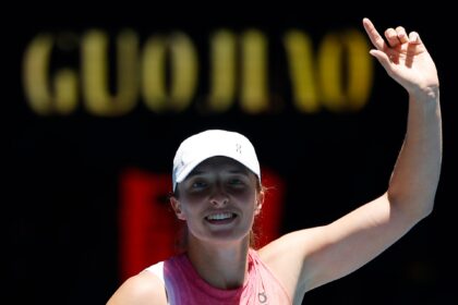 Australian Open: Iga Swiatek routs Emma Raducanu in straight sets