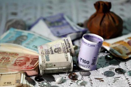 India's forex reserves extend decline, stand at 10% below peak