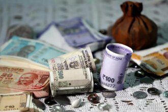 India’s forex reserves hit 10-month low at $625.87 billion; rupee drags