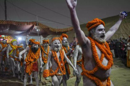 Mahakumbh 2025 Live Updates: Lakhs of devotees throng Prayagraj to take holy dip in the confluence of rivers Ganga, Yamuna and mythical Saraswati