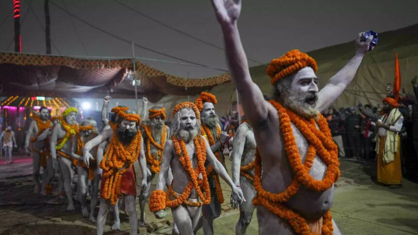 Mahakumbh 2025 Live Updates: Lakhs of devotees throng Prayagraj to take holy dip in the confluence of rivers Ganga, Yamuna and mythical Saraswati