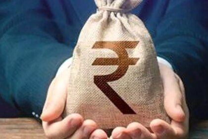 Rupee falls 7 paise to 85.75 against US dollar in early trade