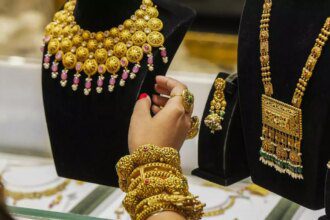 Gold imports to halve on weak demand, high prices