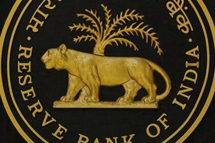 RBI punishes rupee speculators in surprise move