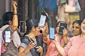 Women express happiness over the deposit of  <span class='webrupee'>₹</span>3,000 in their accounts under the Maharashtra Government's Ladki Bahin Yojana on August 16, 2024.