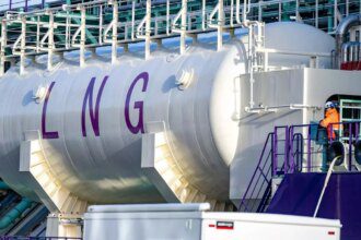 Indian LNG buyers shifting to long-term contracts risks price mismatch