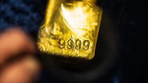 Global supply disruption to push up domestic gold prices premium